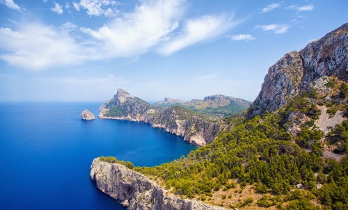 7 Reasons to Visit Mallorca on your Yacht this Summer