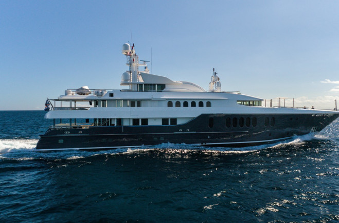 M/Y 4 ROSES