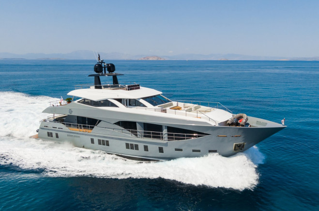 M/Y LEONIDAS