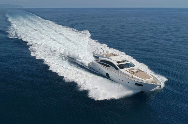 M/Y HIT | Pershing