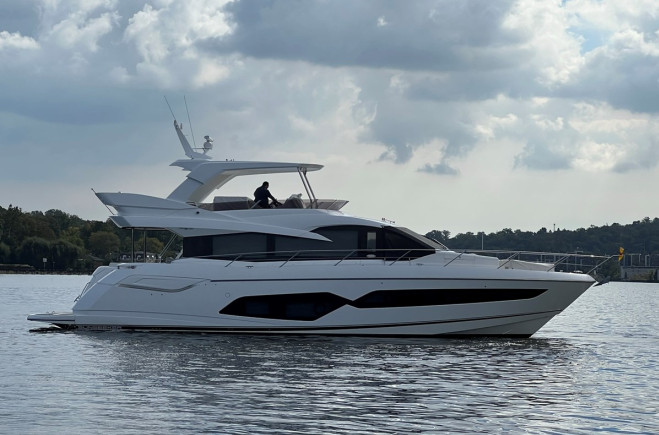 M/Y 66 MANHATTAN