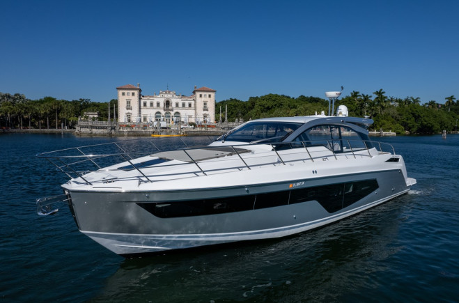 M/Y AMURA