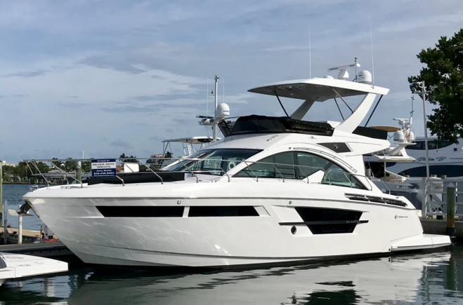 M/Y 54 FLY | Cruisers Yachts