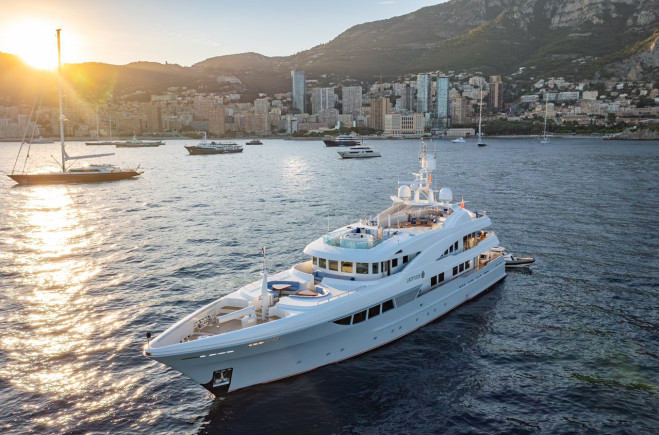 M/Y LATITUDE