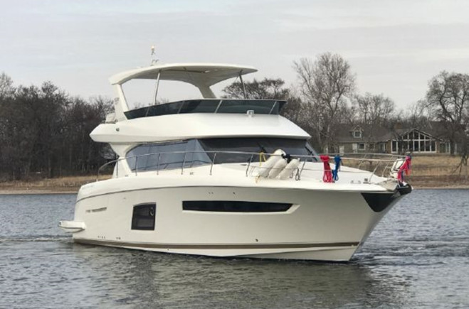 M/Y PRESTIGE 620