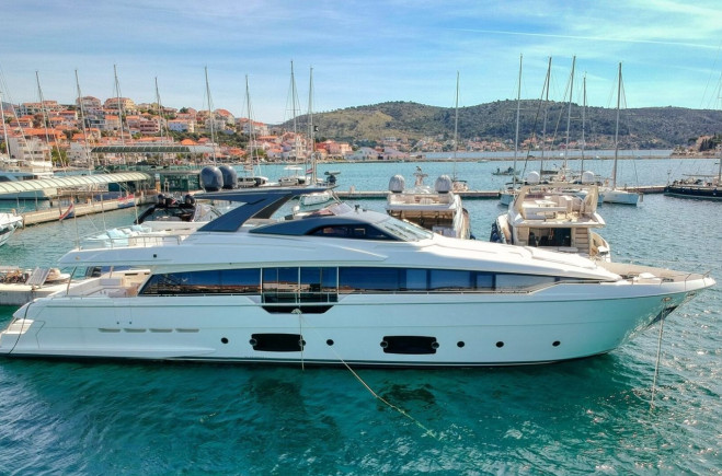 M/Y FERRETTI YACHTS 960