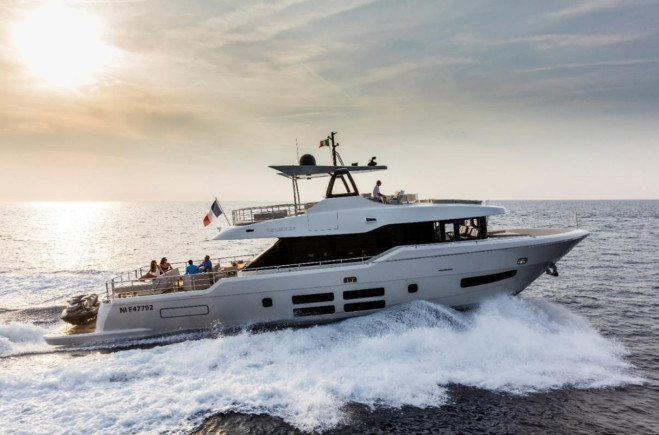 M/Y BULL