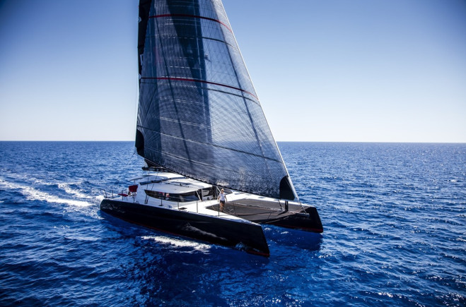 S/Y R-SIX