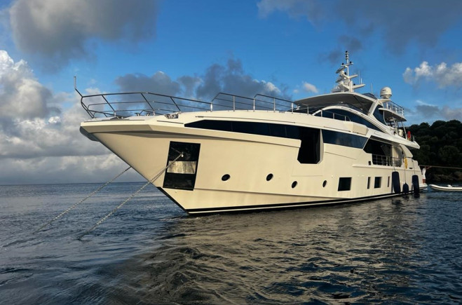 M/Y LOVE T | AZIMUT YACHTS