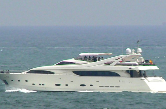 M/Y CAMARIK | Custom Line