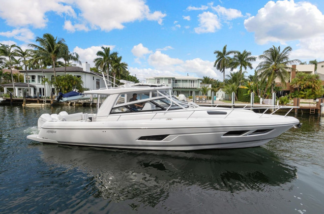 M/Y SALTY DOG | INTREPID POWERBOATS INC.