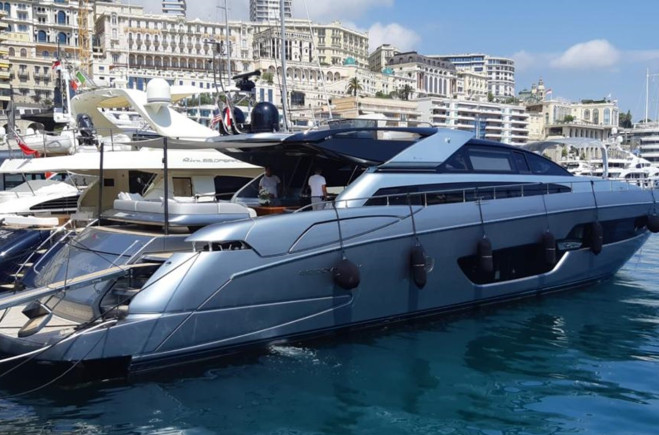 M/Y FIRST SIGNS