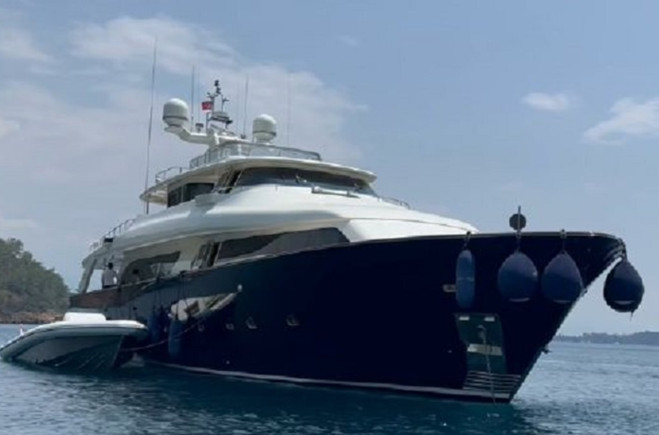 M/Y 2006 CUSTOM LINE NAVETTA 30 | NAVETTA