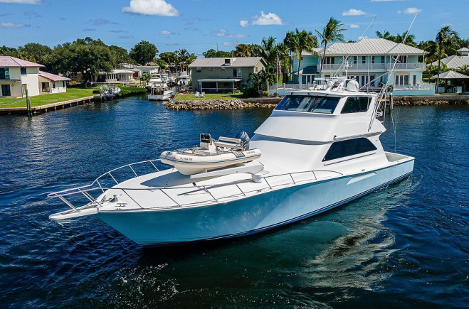 M/Y ENCLOSED BRIDGE