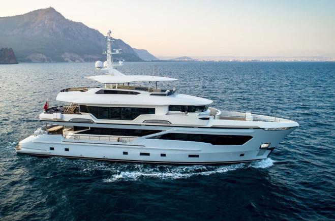 M/Y LADY CAROLINE