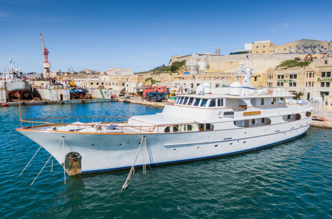 M/Y LADY GOODGIRL | HALL RUSSELL