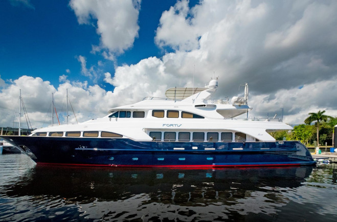 M/Y FORTIS @ CRUISING TO NASSAU