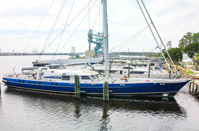 S/Y MIT-SEA-AH | Pendennis