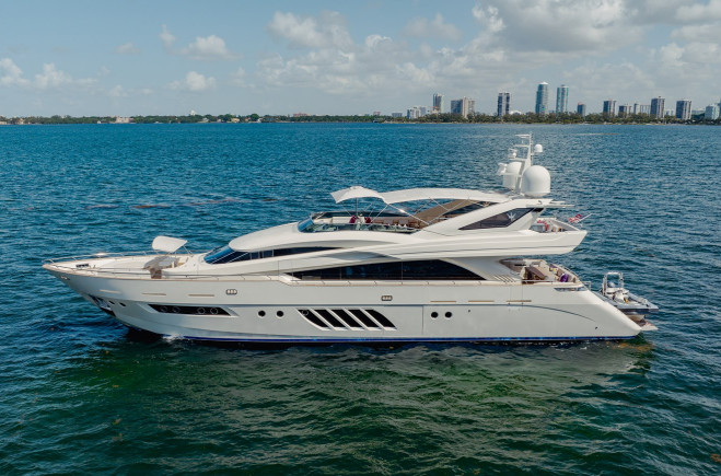 M/Y CASUAL