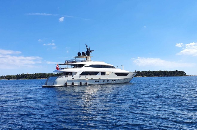 M/Y Away