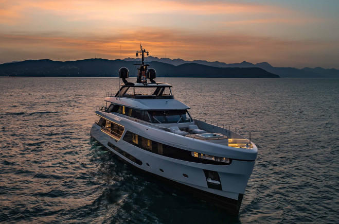 M/Y LEGEND