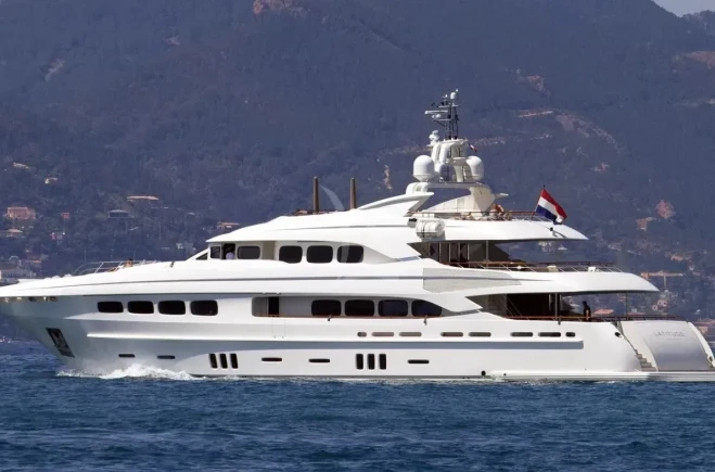 M/Y LATITUDE
