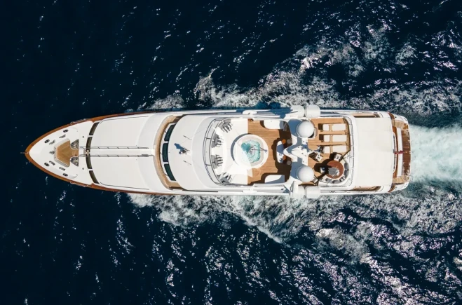 M/Y AURA
