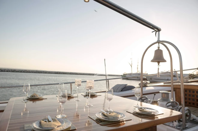 S/Y COSMOS