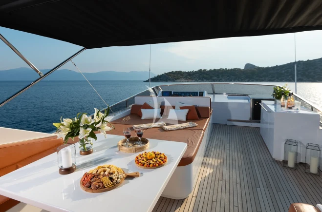 M/Y C-ROCK