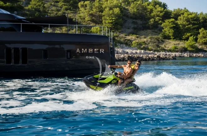 M/Y AMBER ONE