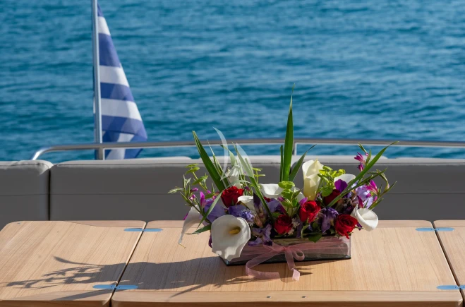 M/Y FAR & AWAY