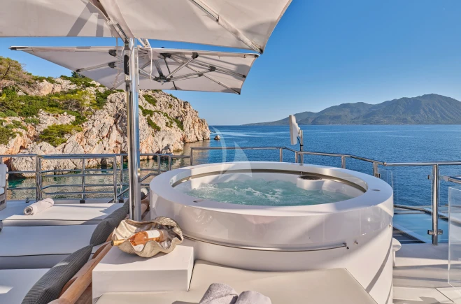M/Y HIGHLANDER