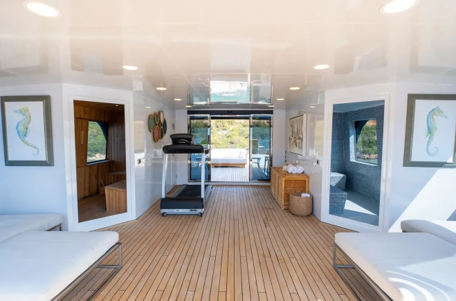 M/Y OCEAN BREEZE