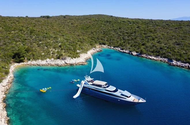 M/Y ANAVI