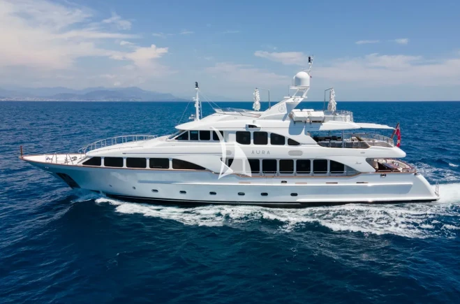 M/Y AURA