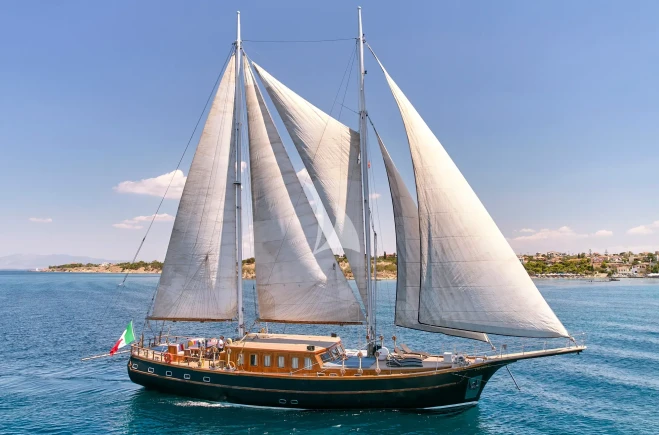 S/Y MYRA