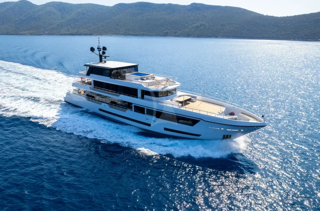 M/Y OCEAN BREEZE