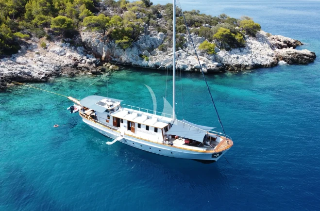 S/Y COSMOS