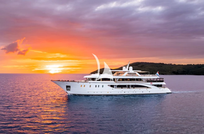 M/Y CRISTAL