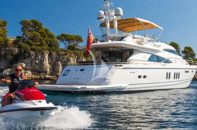 M/Y D5