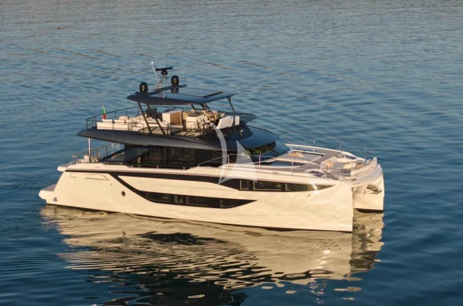 M/Y M8 EVO