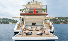 A charter broker and a beautiful Benetti