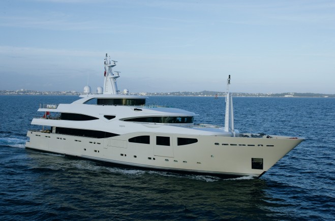 Reduced charter rate in June and September onboard M/Y MARAYA