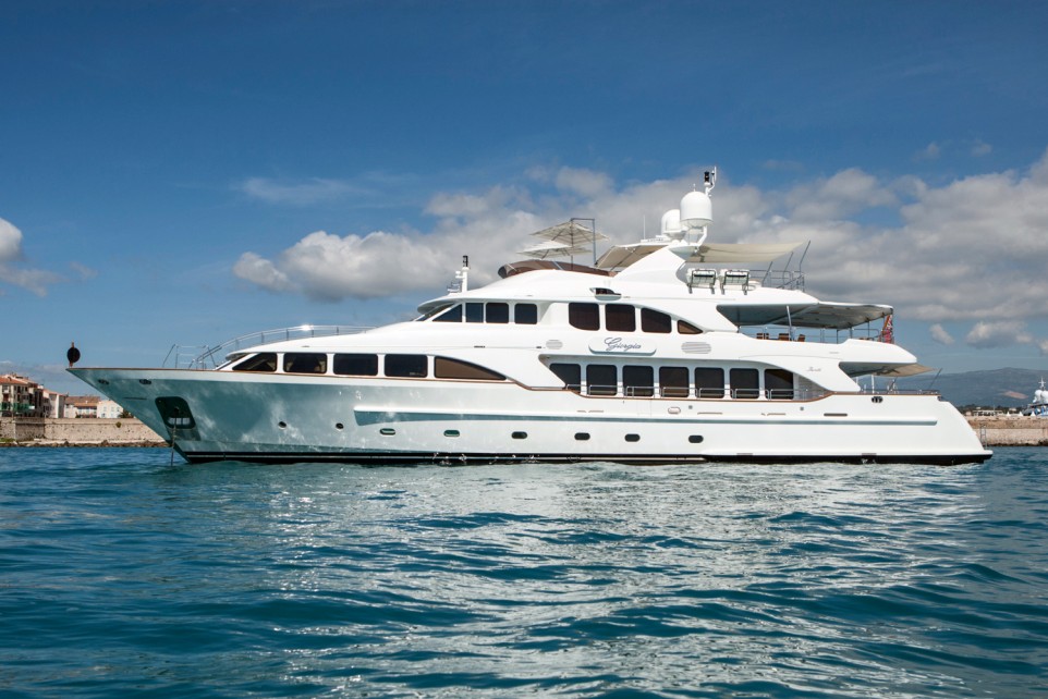 bluewater 563 yacht